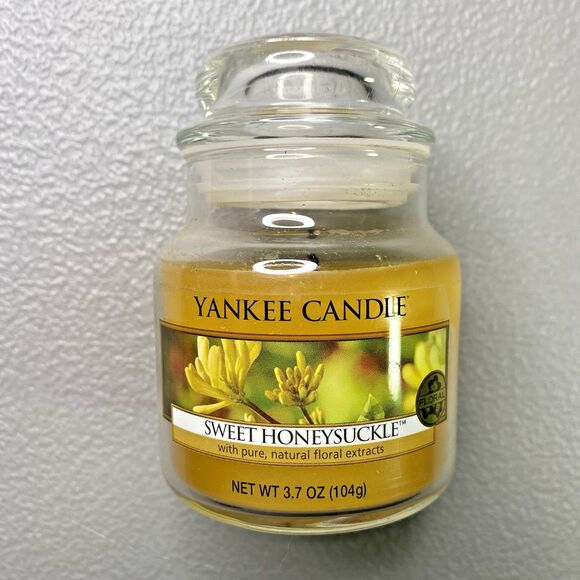 Yankee Candle SWEET HONEYSUCKLE 3.7 oz Small Jar Retired Discontinued Floral - Picture 1 of 8